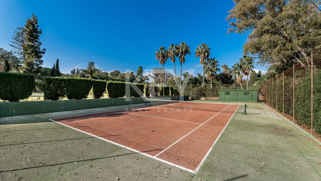 Villa The Charm: front line beach luxury for short-term rent in Guadalmina Baja, San Pedro