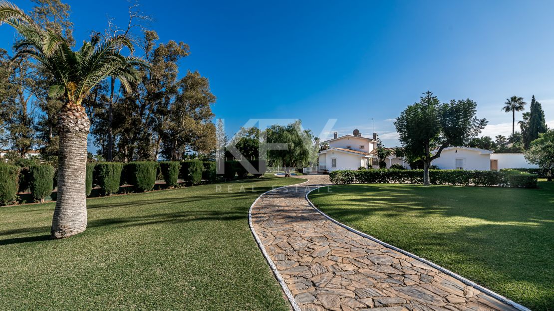 Villa The Charm: front line beach luxury for short-term rent in Guadalmina Baja, San Pedro