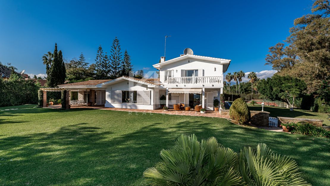 Villa The Charm: front line beach luxury for short-term rent in Guadalmina Baja, San Pedro