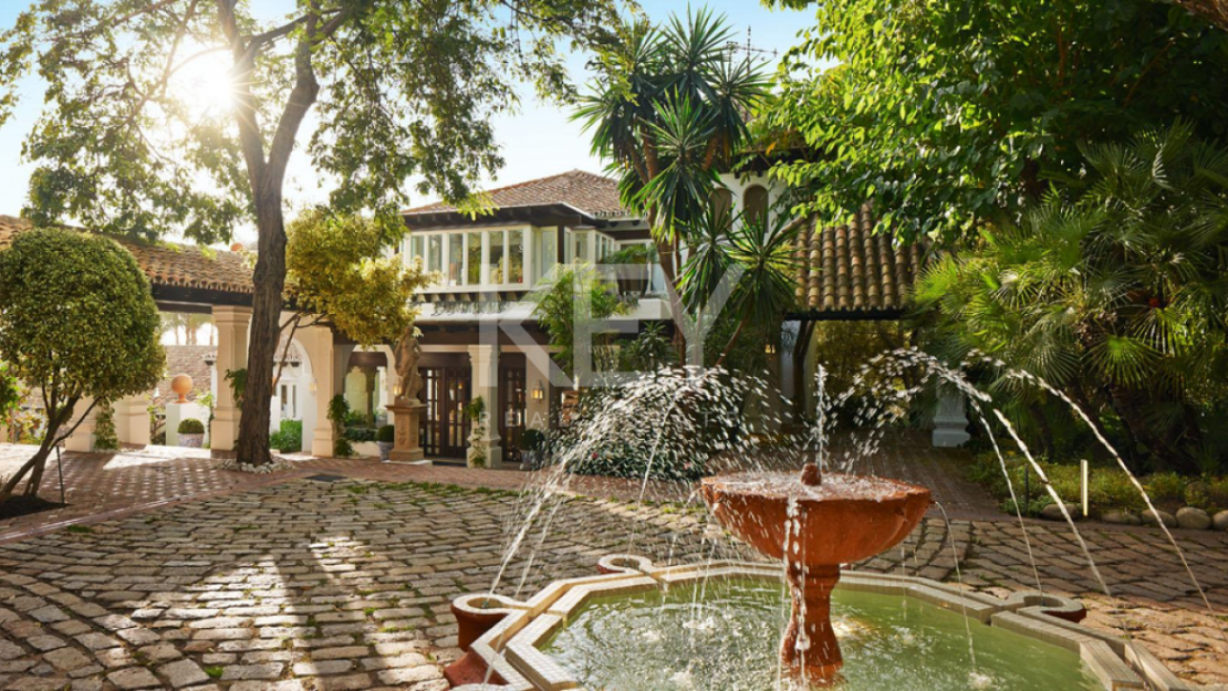 Luxurious beachfront Villa for short-term rental in Golden Mile, Marbella