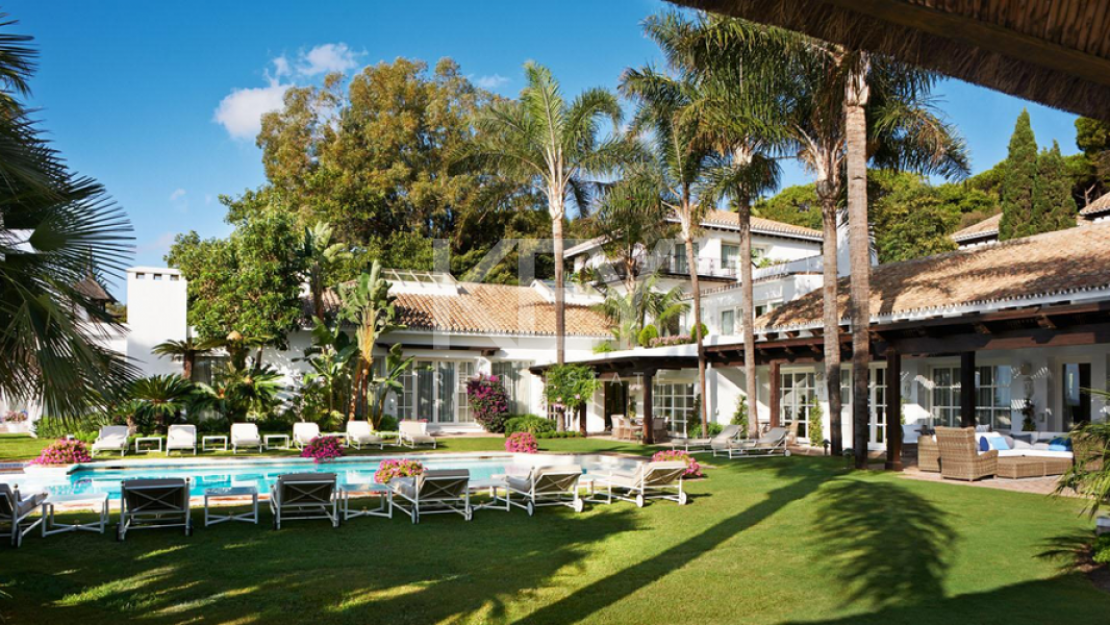 Luxurious beachfront Villa for short-term rental in Golden Mile, Marbella