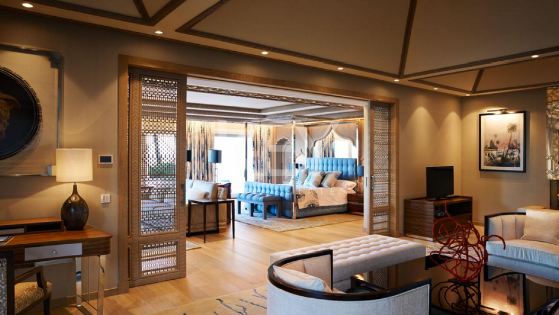 Luxurious beachfront Villa for short-term rental in Golden Mile, Marbella