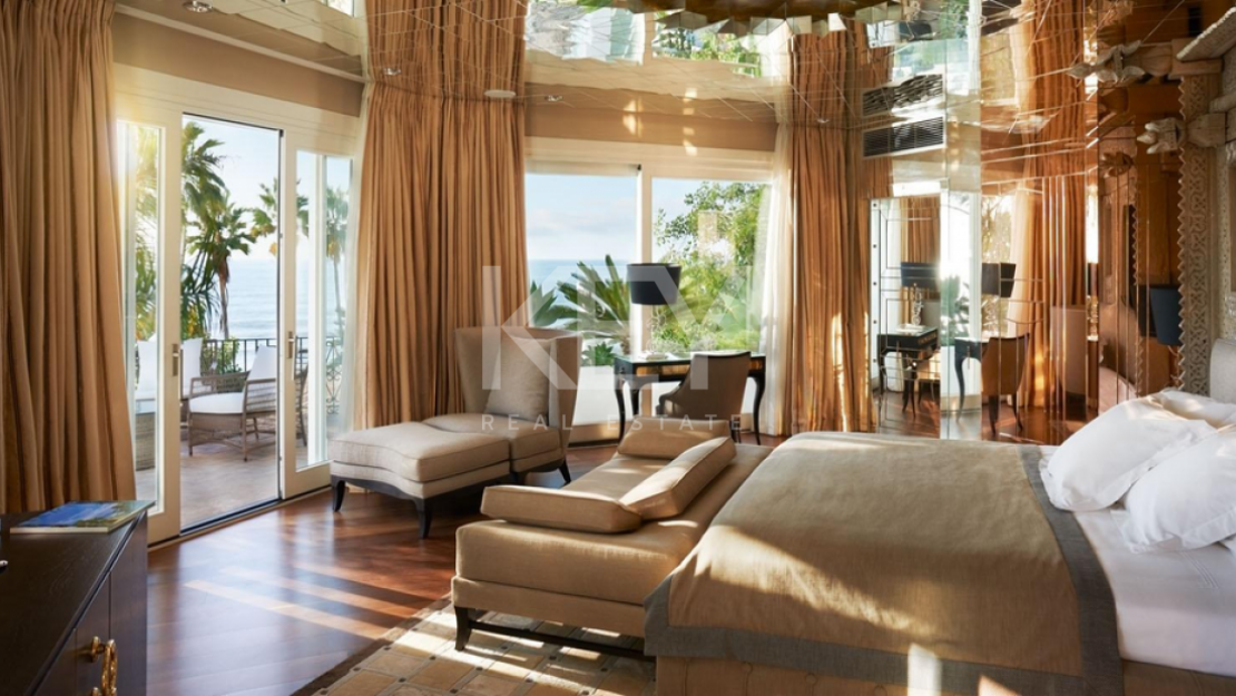 Luxurious beachfront Villa for short-term rental in Golden Mile, Marbella