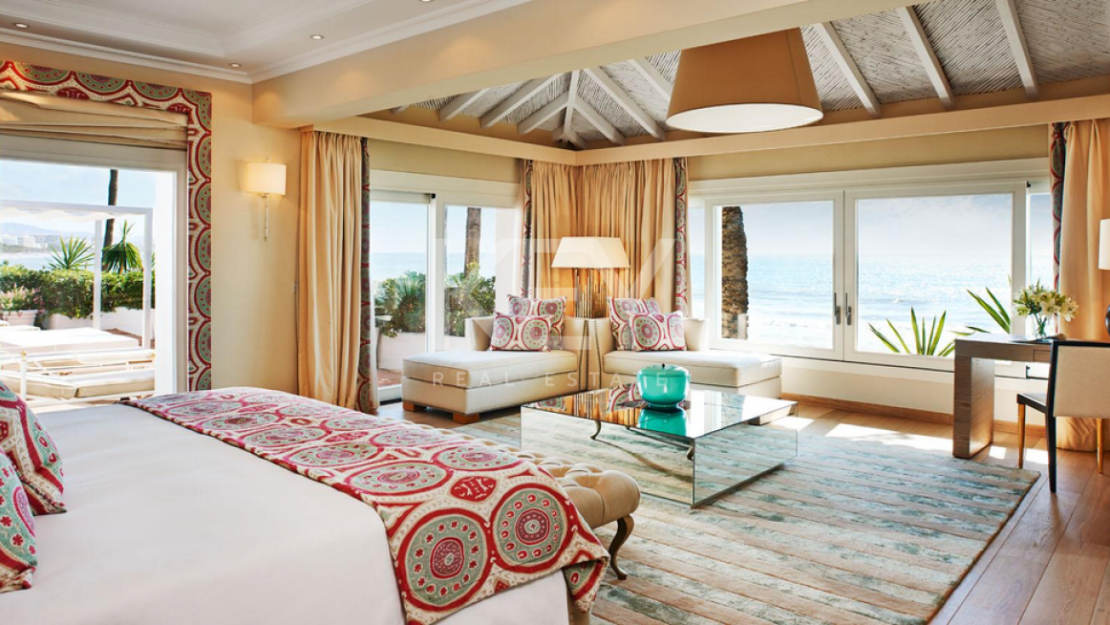 Luxurious beachfront Villa for short-term rental in Golden Mile, Marbella