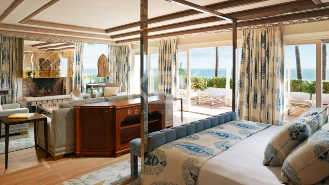 Luxurious beachfront Villa for short-term rental in Golden Mile, Marbella