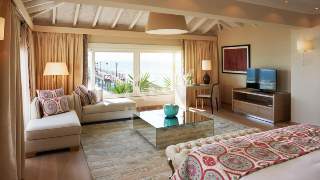 Luxurious beachfront Villa for short-term rental in Golden Mile, Marbella