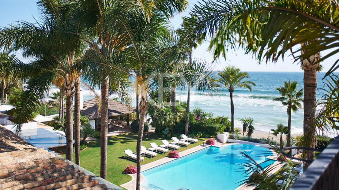 Luxurious beachfront Villa for short-term rental in Golden Mile, Marbella