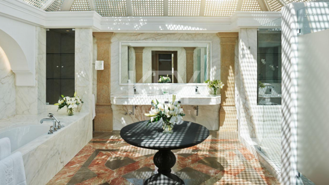 Luxurious beachfront Villa for short-term rental in Golden Mile, Marbella