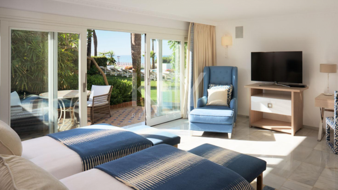Luxurious beachfront Villa for short-term rental in Golden Mile, Marbella