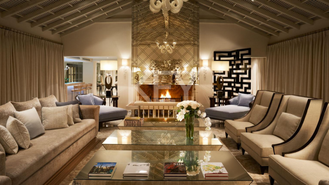 Luxurious beachfront Villa for short-term rental in Golden Mile, Marbella