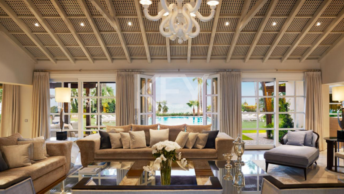 Luxurious beachfront Villa for short-term rental in Golden Mile, Marbella