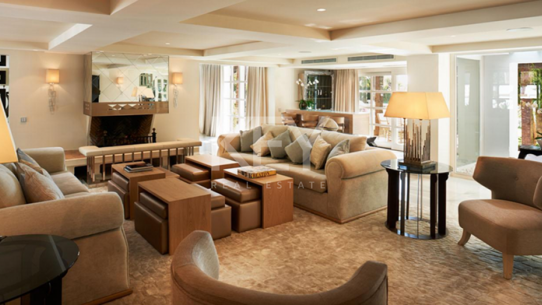 Luxurious beachfront Villa for short-term rental in Golden Mile, Marbella