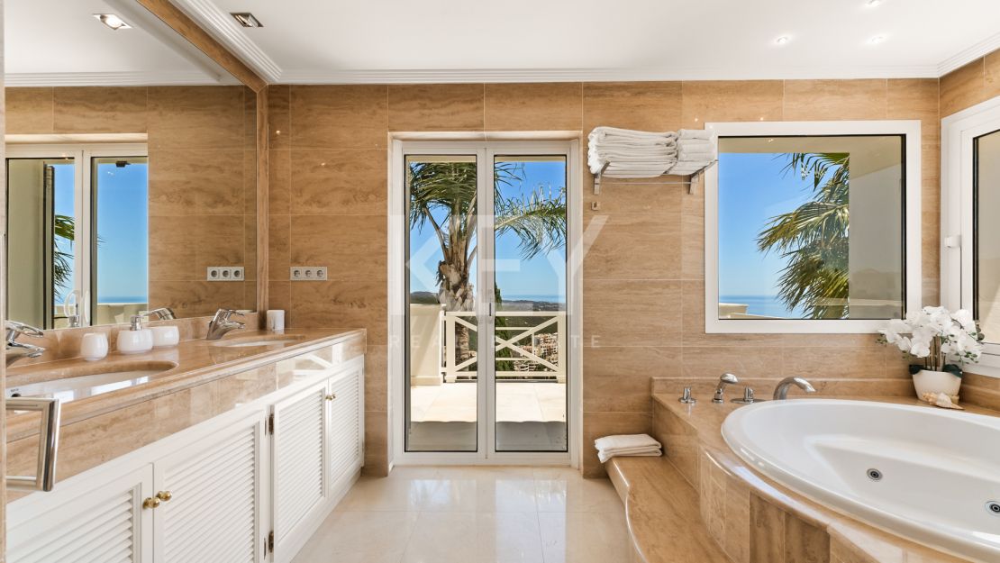 Luxurious villa Veranda with breathtaking mountain and sea views in Altos de Los Monteros, Marbella