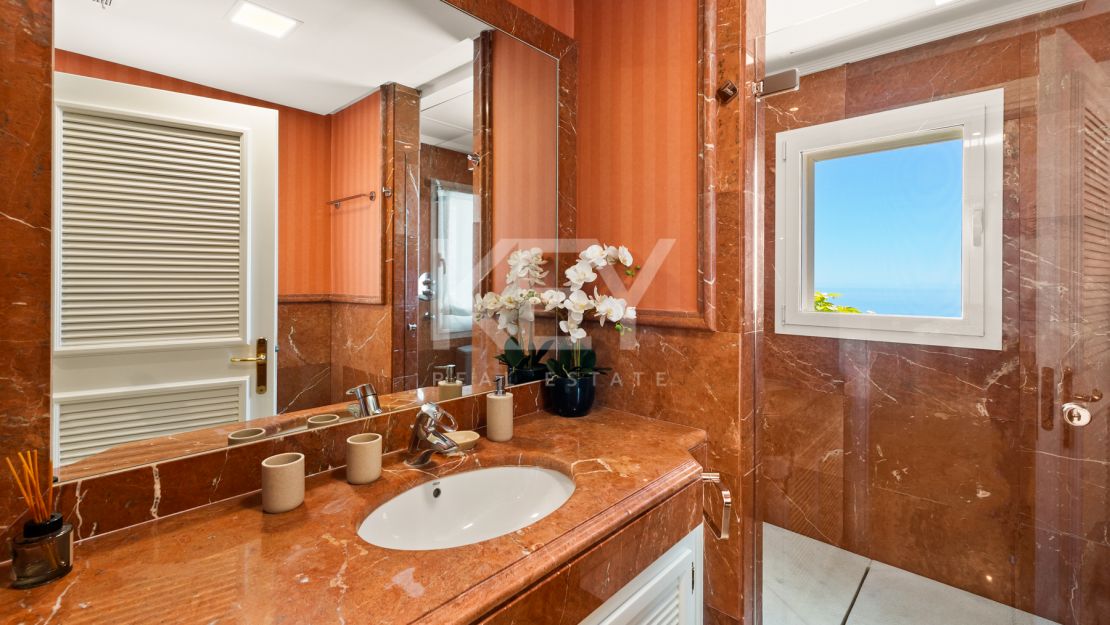 Luxurious villa Veranda with breathtaking mountain and sea views in Altos de Los Monteros, Marbella