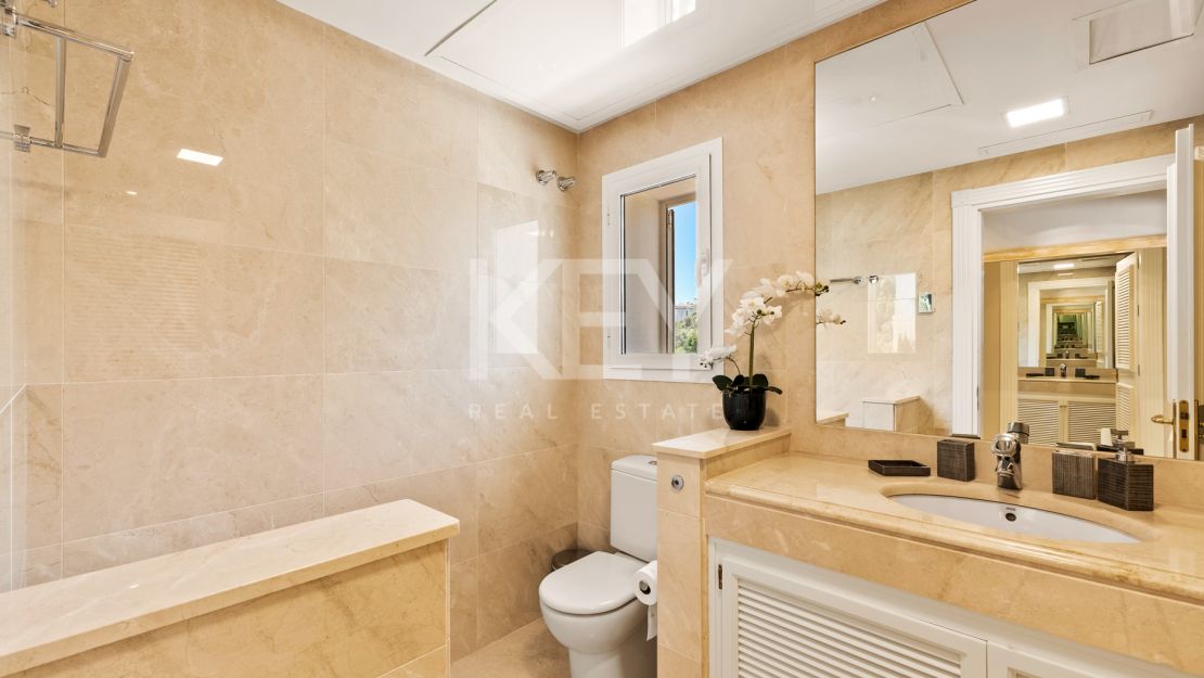 Luxurious villa Veranda with breathtaking mountain and sea views in Altos de Los Monteros, Marbella
