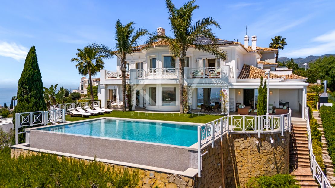 Luxurious villa Veranda with breathtaking mountain and sea views in Altos de Los Monteros, Marbella