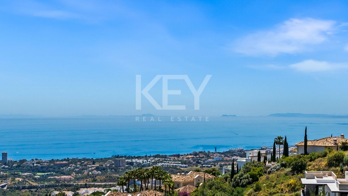 Luxurious villa Veranda with breathtaking mountain and sea views in Altos de Los Monteros, Marbella