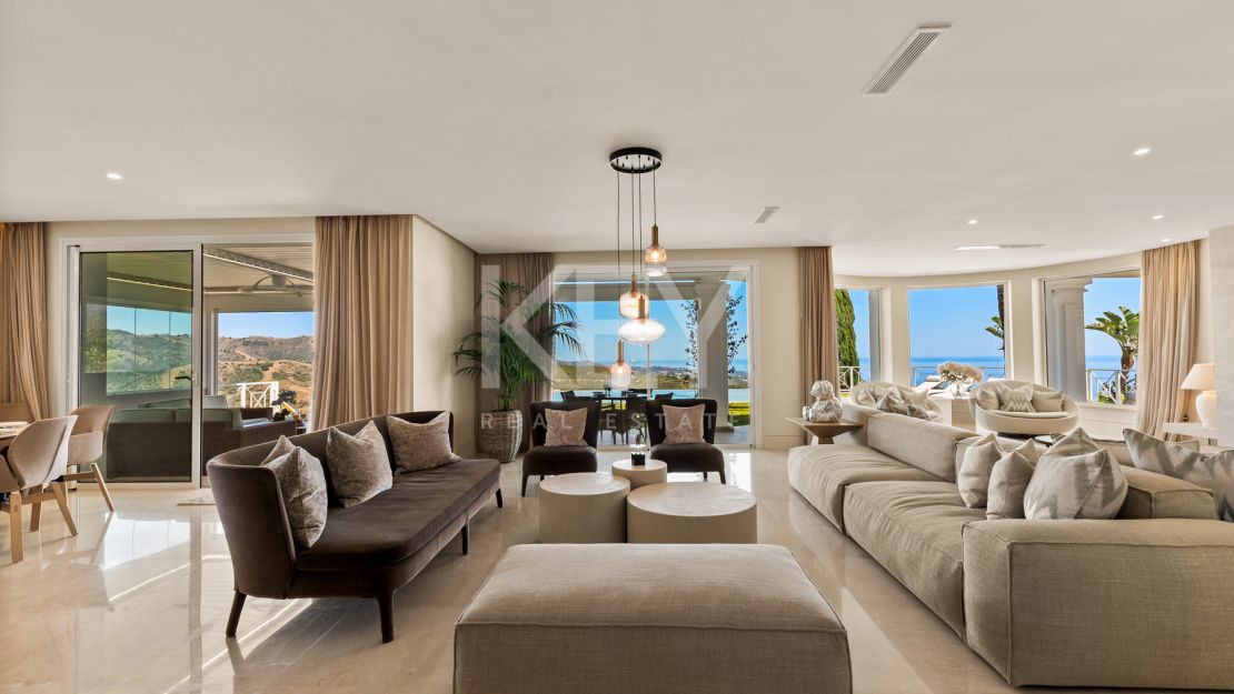 Luxurious villa Veranda with breathtaking mountain and sea views in Altos de Los Monteros, Marbella