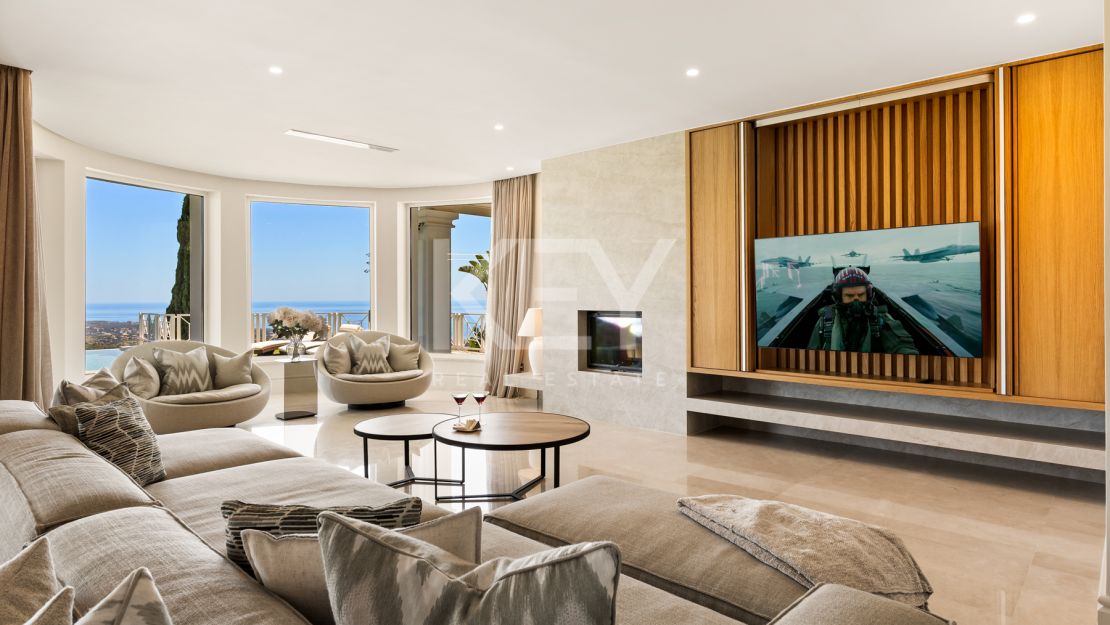 Luxurious villa Veranda with breathtaking mountain and sea views in Altos de Los Monteros, Marbella