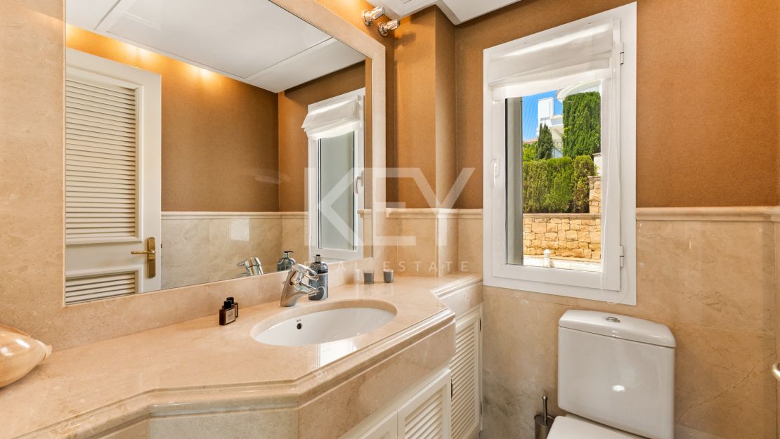 Luxurious villa Veranda with breathtaking mountain and sea views in Altos de Los Monteros, Marbella