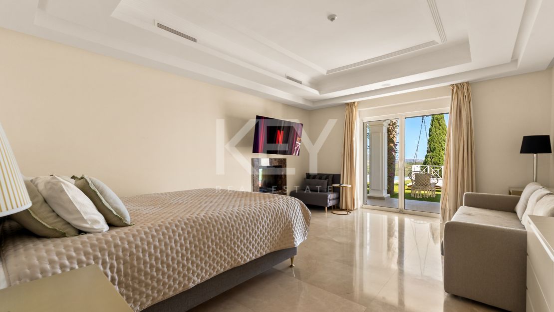 Luxurious villa Veranda with breathtaking mountain and sea views in Altos de Los Monteros, Marbella