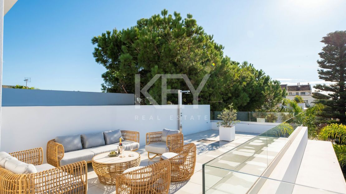 Contemporary beachside Villa with rooftop terrace, heated pool, and panoramic sea views close to Puerto Banús in Rio Verde, Marbella Golden Mile