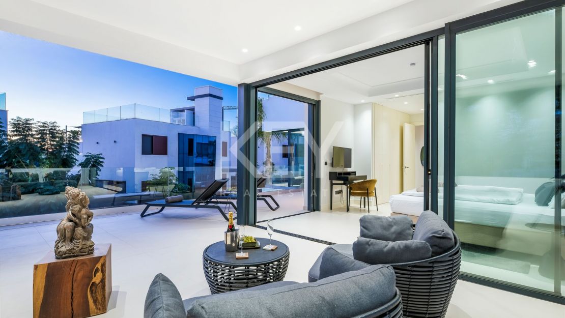 Contemporary beachside Villa with rooftop terrace, heated pool, and panoramic sea views close to Puerto Banús in Rio Verde, Marbella Golden Mile
