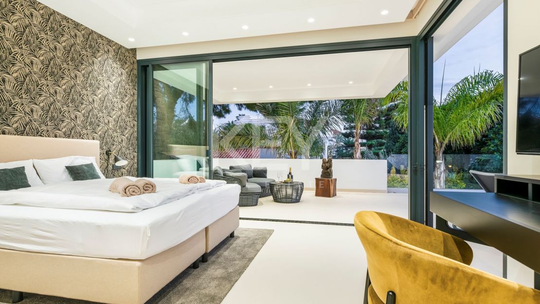 Contemporary beachside Villa with rooftop terrace, heated pool, and panoramic sea views close to Puerto Banús in Rio Verde, Marbella Golden Mile