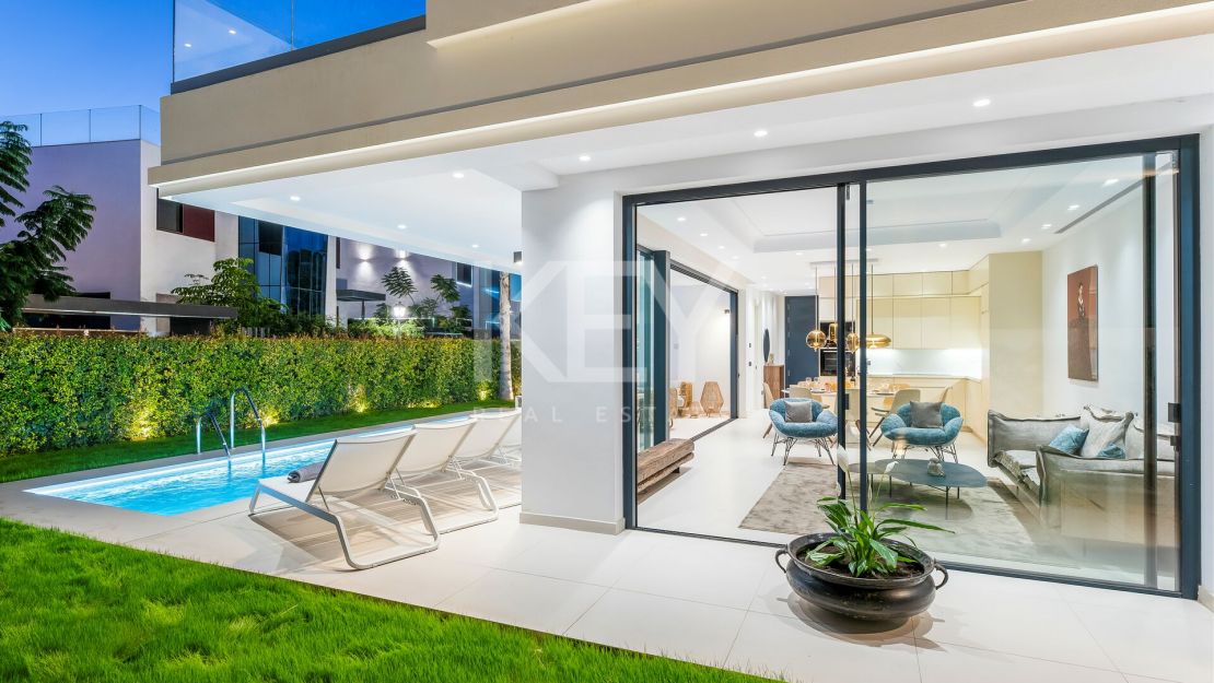 Contemporary beachside Villa with rooftop terrace, heated pool, and panoramic sea views close to Puerto Banús in Rio Verde, Marbella Golden Mile