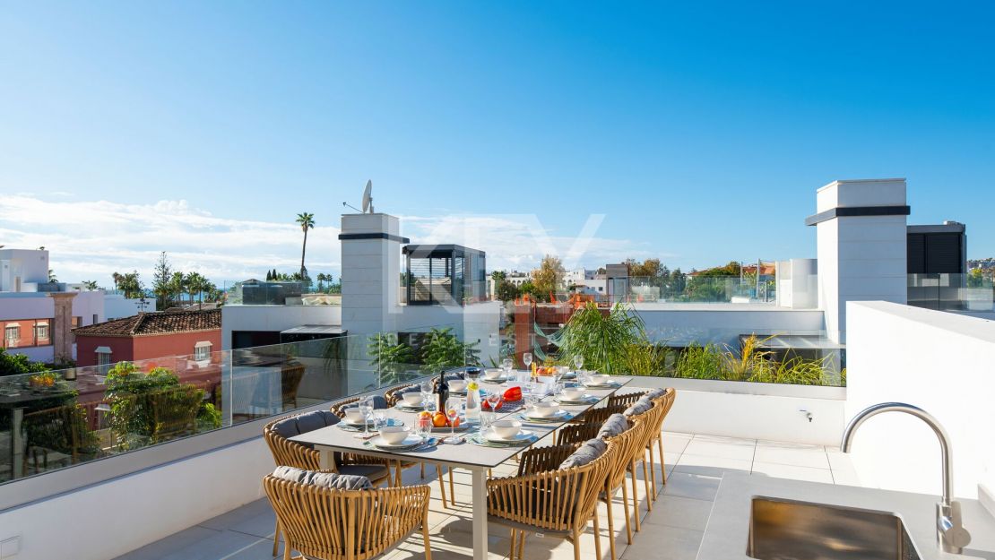 Contemporary beachside Villa with rooftop terrace, heated pool, and panoramic sea views close to Puerto Banús in Rio Verde, Marbella Golden Mile