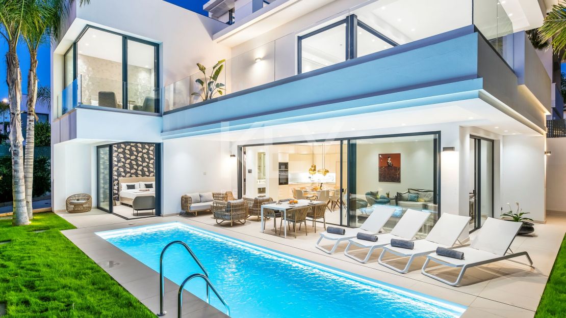 Contemporary beachside Villa with rooftop terrace, heated pool, and panoramic sea views close to Puerto Banús in Rio Verde, Marbella Golden Mile