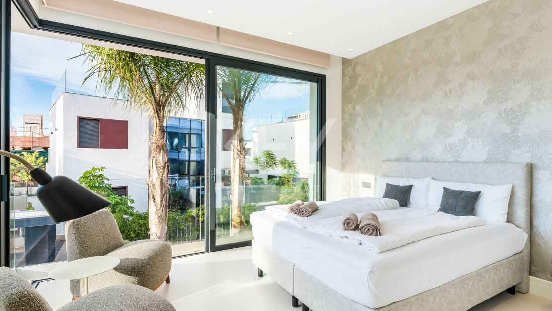 Contemporary beachside Villa with rooftop terrace, heated pool, and panoramic sea views close to Puerto Banús in Rio Verde, Marbella Golden Mile