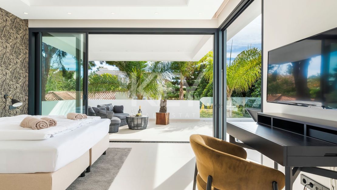 Contemporary beachside Villa with rooftop terrace, heated pool, and panoramic sea views close to Puerto Banús in Rio Verde, Marbella Golden Mile