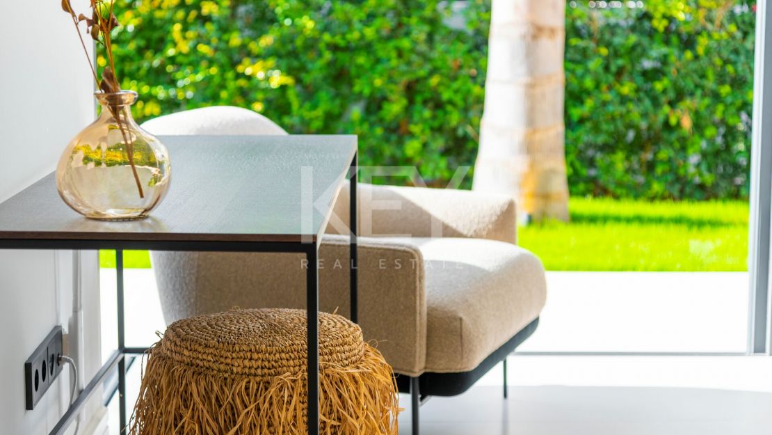 Contemporary beachside Villa with rooftop terrace, heated pool, and panoramic sea views close to Puerto Banús in Rio Verde, Marbella Golden Mile