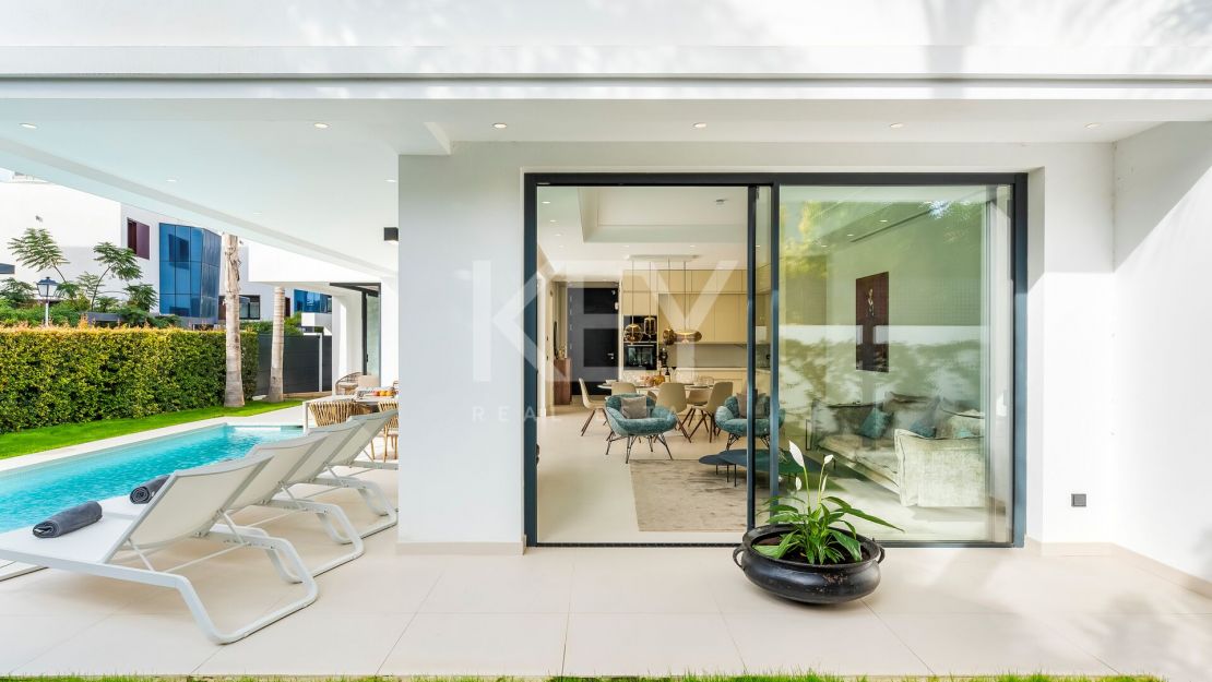 Contemporary beachside Villa with rooftop terrace, heated pool, and panoramic sea views close to Puerto Banús in Rio Verde, Marbella Golden Mile