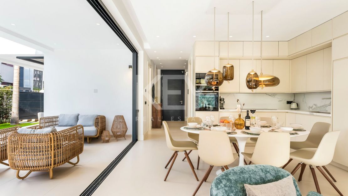 Contemporary beachside Villa with rooftop terrace, heated pool, and panoramic sea views close to Puerto Banús in Rio Verde, Marbella Golden Mile