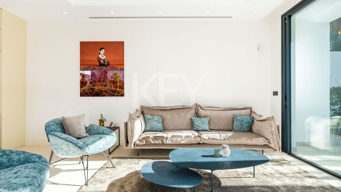 Contemporary beachside Villa with rooftop terrace, heated pool, and panoramic sea views close to Puerto Banús in Rio Verde, Marbella Golden Mile