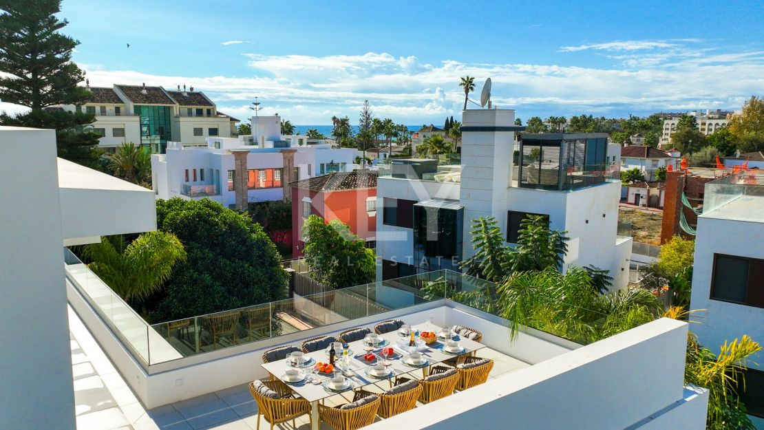 Contemporary beachside Villa with rooftop terrace, heated pool, and panoramic sea views close to Puerto Banús in Rio Verde, Marbella Golden Mile