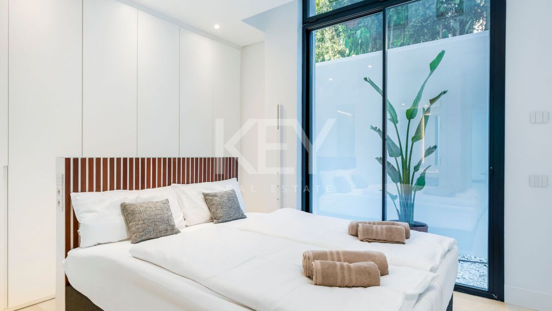 Modern Villa with Private Pool and Rooftop Terrace in Marbella's Golden Mile