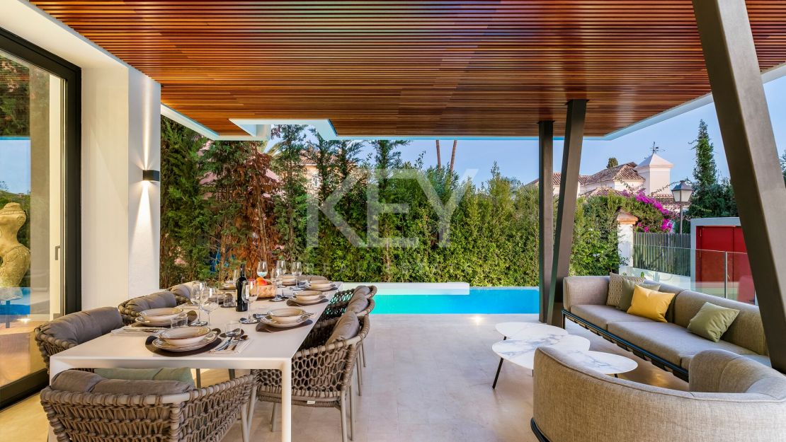 Modern Villa with Private Pool and Rooftop Terrace in Marbella's Golden Mile