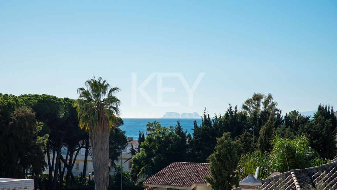 Modern Villa with Private Pool and Rooftop Terrace in Marbella's Golden Mile