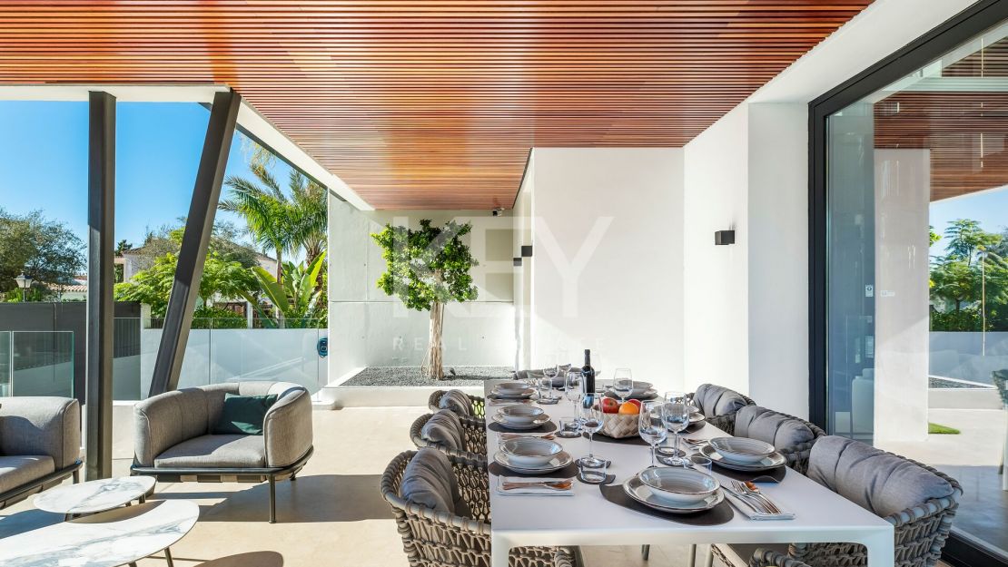 Modern Villa with Private Pool and Rooftop Terrace in Marbella's Golden Mile