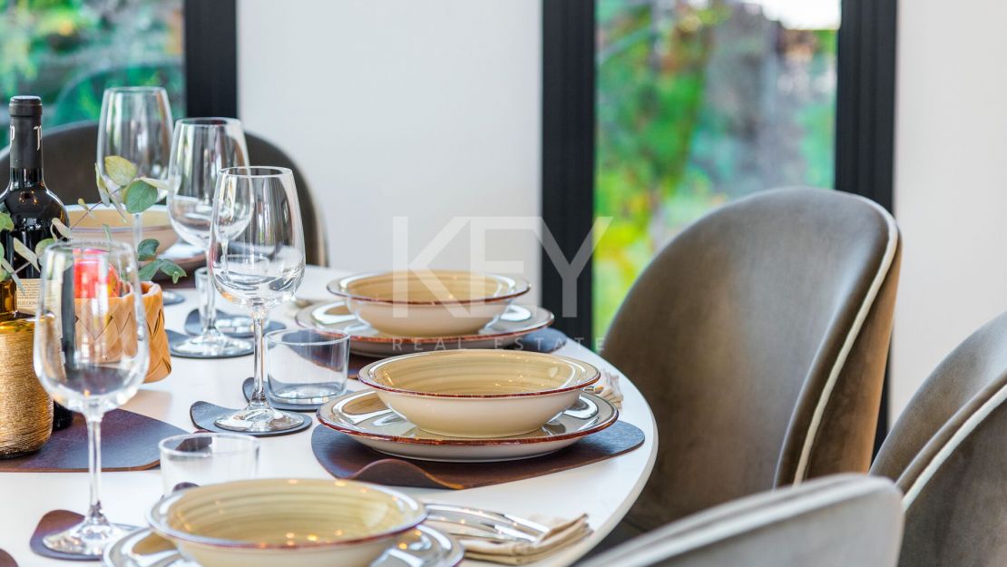 Modern Villa with Private Pool and Rooftop Terrace in Marbella's Golden Mile