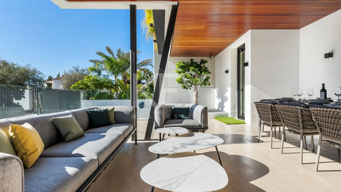 Modern Villa with Private Pool and Rooftop Terrace in Marbella's Golden Mile
