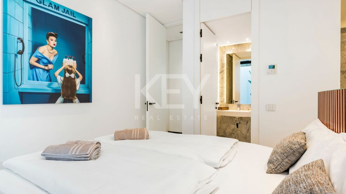 Modern Villa with Private Pool and Rooftop Terrace in Marbella's Golden Mile