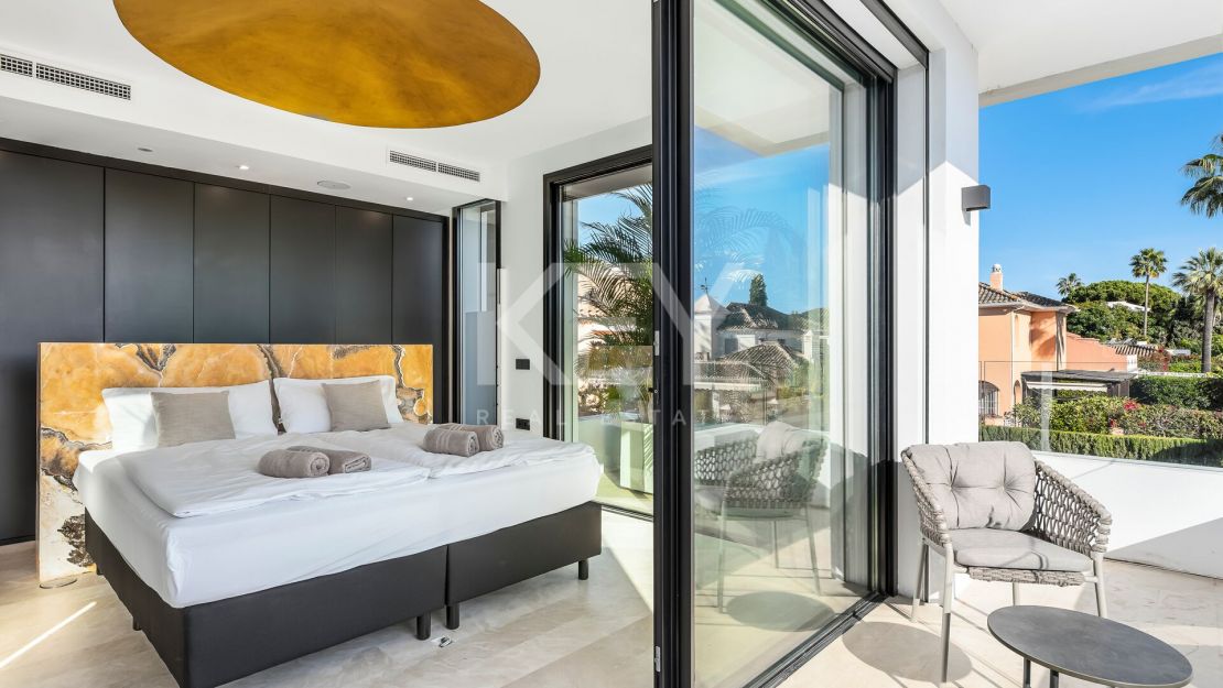 Modern Villa with Private Pool and Rooftop Terrace in Marbella's Golden Mile