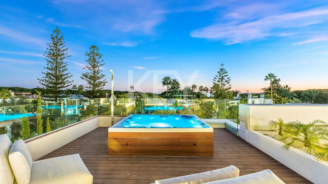 Modern Villa with Private Pool and Rooftop Terrace in Marbella's Golden Mile