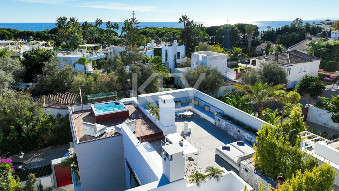 Modern Villa with Private Pool and Rooftop Terrace in Marbella's Golden Mile
