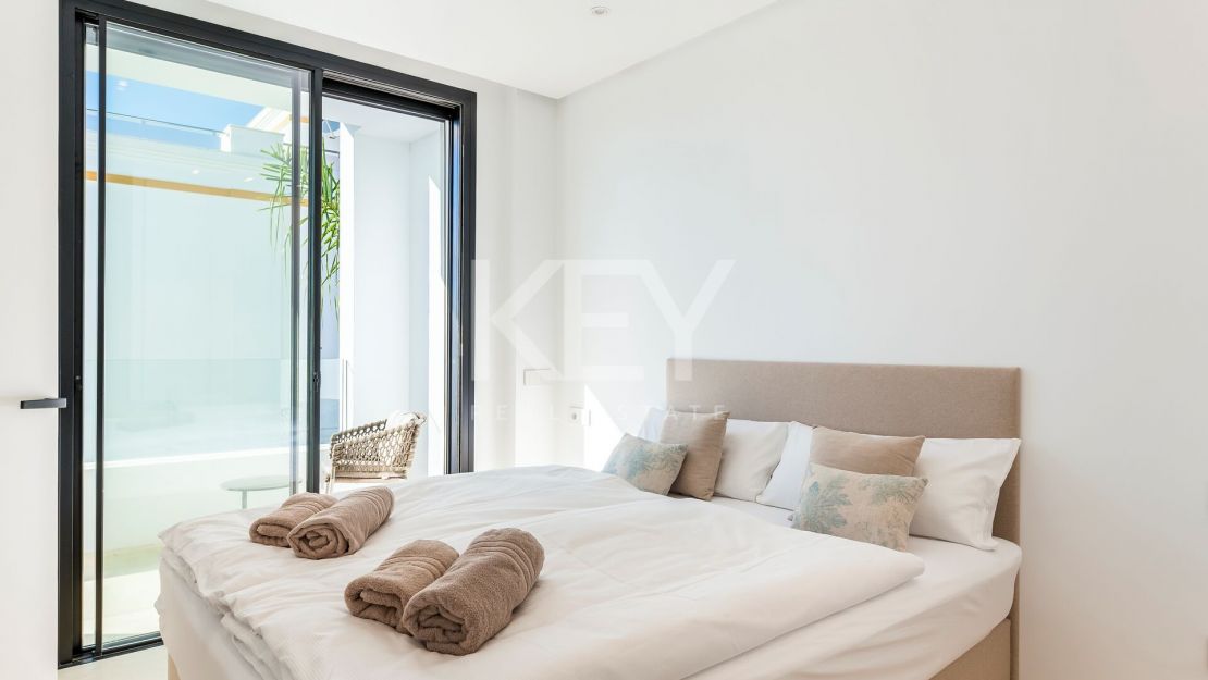 Modern Villa with Private Pool and Rooftop Terrace in Marbella's Golden Mile