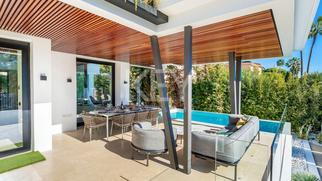 Modern Villa with Private Pool and Rooftop Terrace in Marbella's Golden Mile